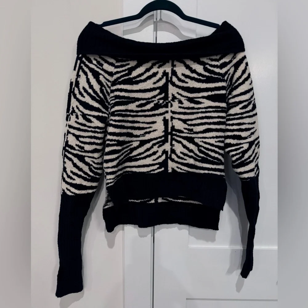 Nicholas K Zebra Print Off-Shoulder Sweater in Size XS Pima Cotton Luxurious